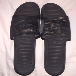 NIKE SLIDES👏🏽💧